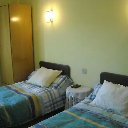 La Ponderosa Guest house *